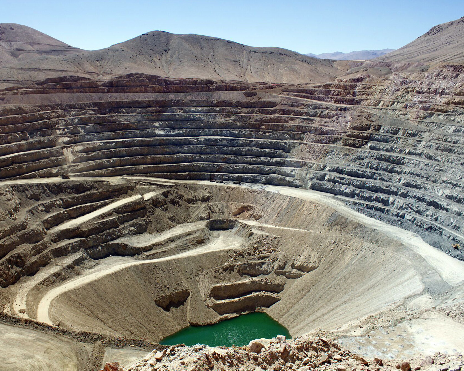Suministro de servicios y diversos accesorios para la industria de la minería.